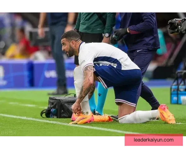 滕哈赫展现战术适应能力,球队在逆境中稳步提升表现 滕哈赫展现战术适应能力,球队在逆境中稳步提升表现